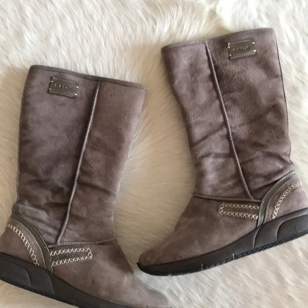 Geox suède boots with lining inside size 8